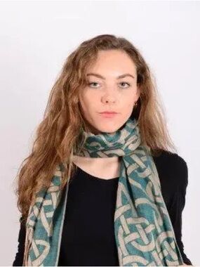 NWT Celtic Ore Knitwear Irish Wool Blend Scarf Celtic Knot Fringe Wrap